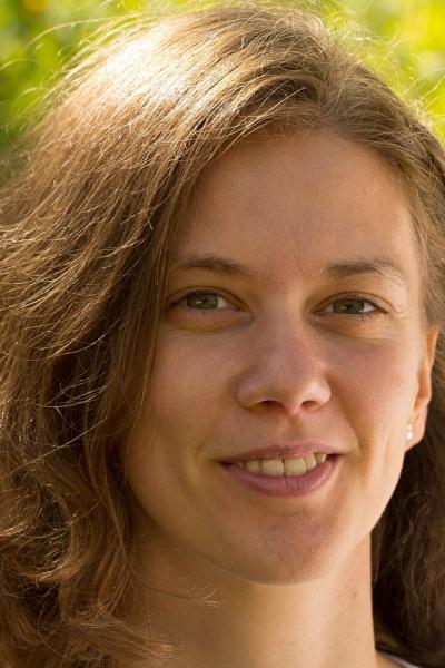 Almási Zsófia babamasszázs oktató